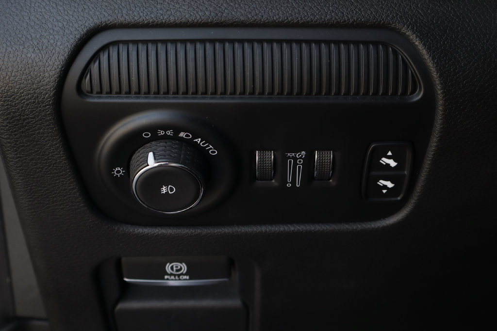 Used 2024 Jeep Wagoneer Series II RWD image 37