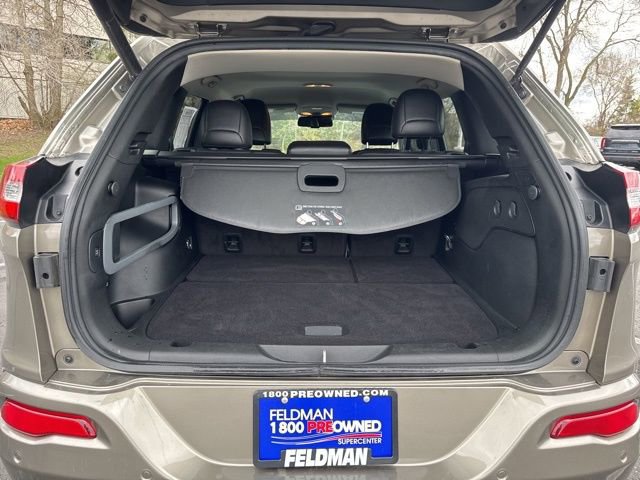 Used 2017 Jeep Cherokee Overland w/ Technology Group FWD image 24