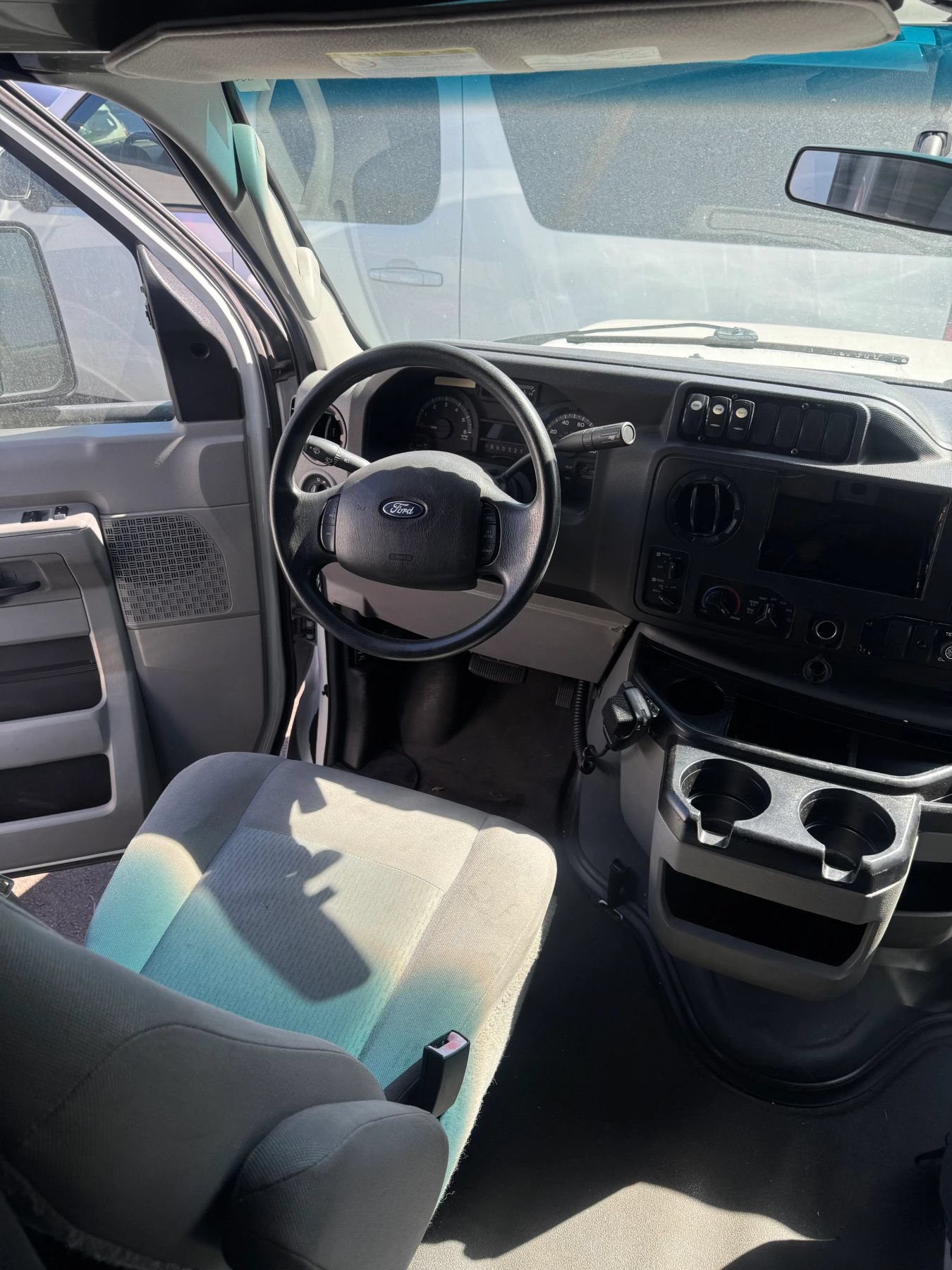Used 2014 Ford E-450 and Econoline 450 Super Duty RWD image 5