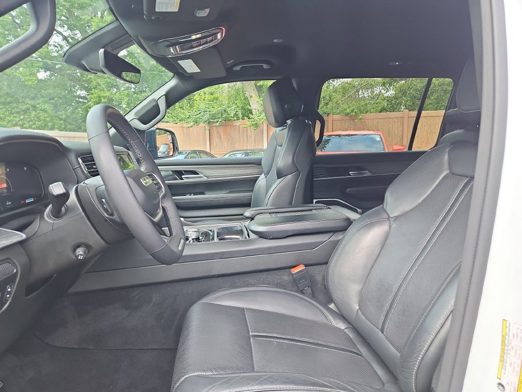 Used 2024 Jeep Wagoneer Series II w/ Flexible Seating Group AWD/4WD image 20