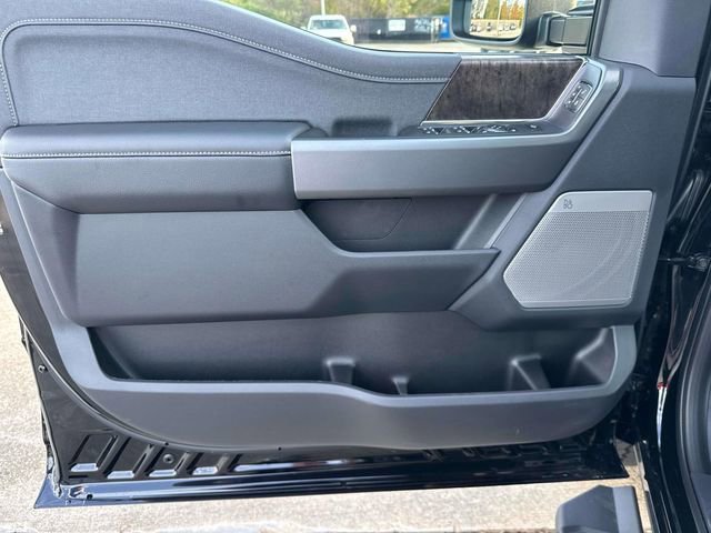 New 2026 Ford F250 Lariat w/ Black Appearance Package image 23