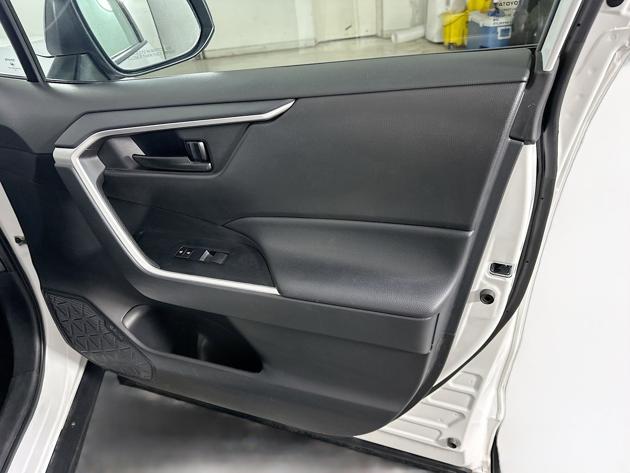 Used 2024 Toyota RAV4 LE image 31