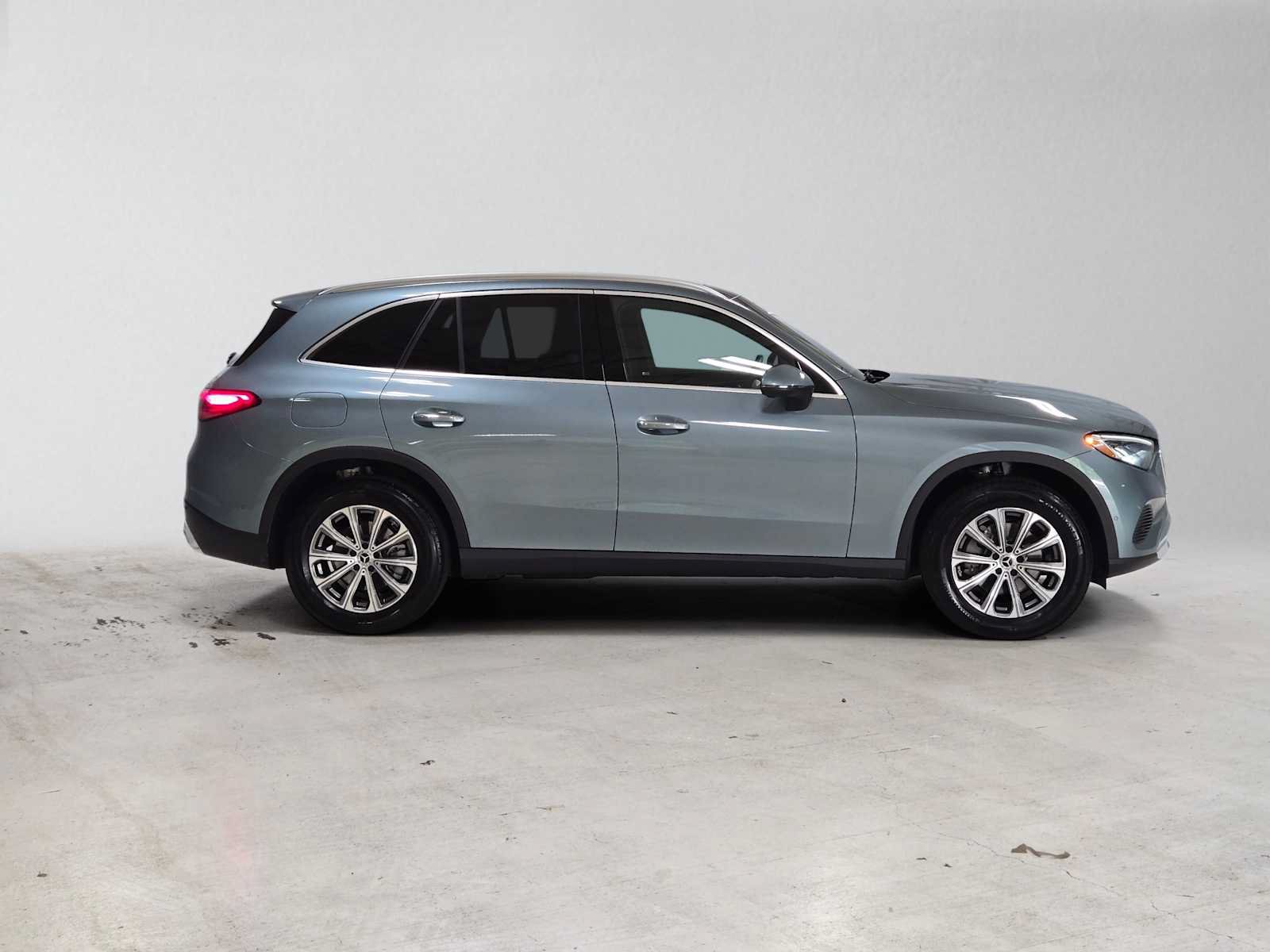 Used 2026 Mercedes-Benz GLC 300 4MATIC image 2