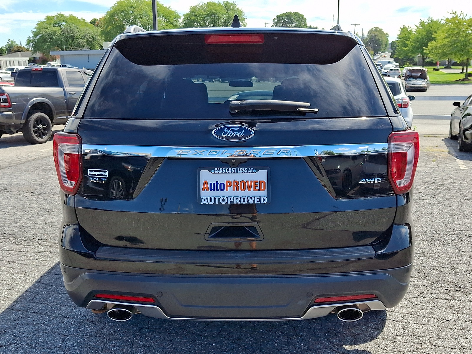 Used 2018 Ford Explorer XLT AWD/4WD image 5