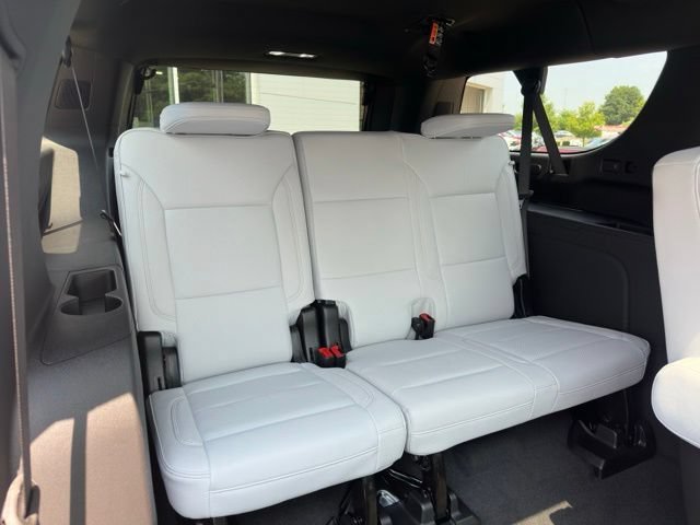 New 2026 Chevrolet Suburban Premier w/ Sun And Tow Package AWD/4WD image 15