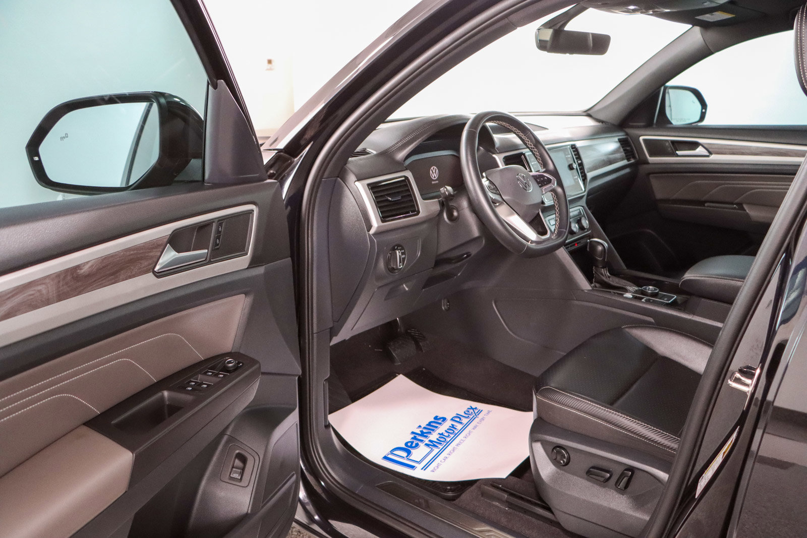 Used 2022 Volkswagen Atlas Cross Sport SE AWD/4WD image 3