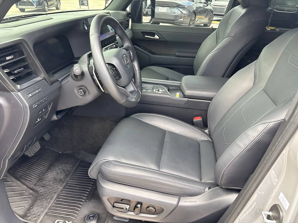 Used 2025 Lexus GX 550 w/ Accessory Package (Z1) AWD/4WD image 16