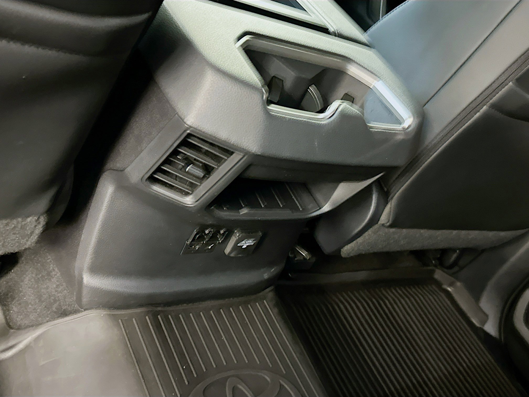 Used 2024 Toyota Tundra Limited w/ TRD Off-Road Package image 29