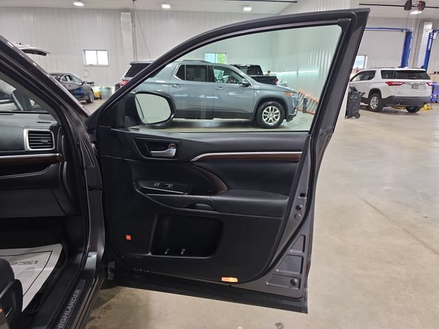 Used 2015 Toyota Highlander Limited AWD/4WD image 34