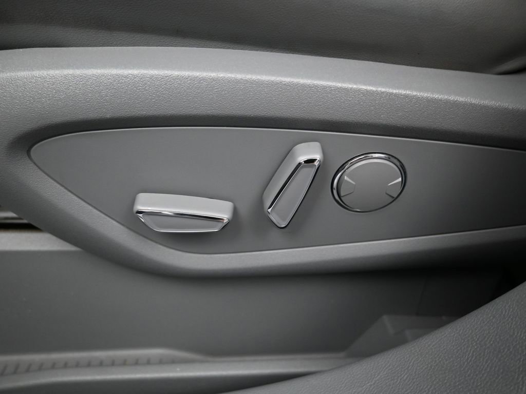Used 2021 Lincoln Nautilus Reserve image 13