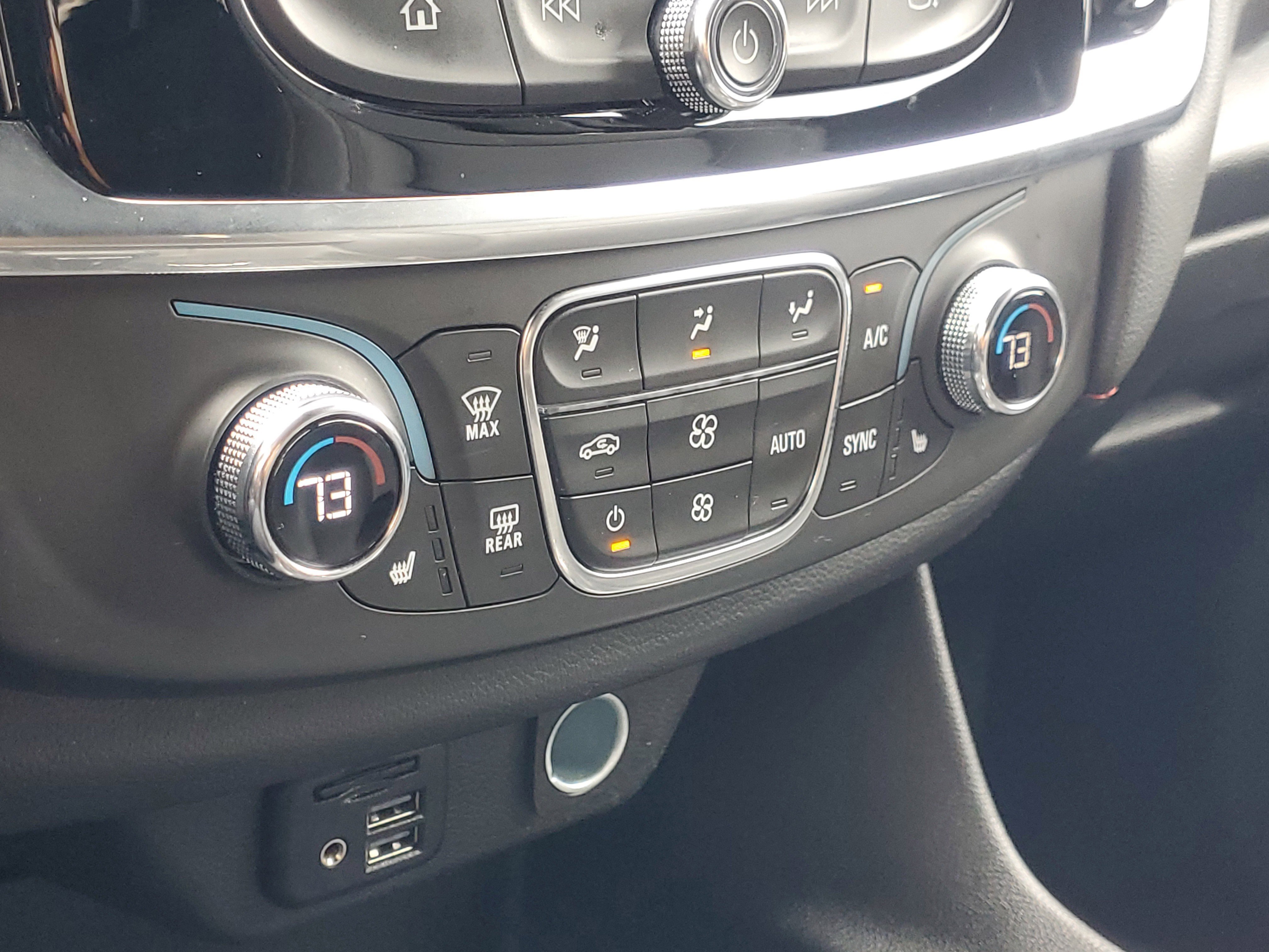 Used 2023 Chevrolet Traverse RS image 32