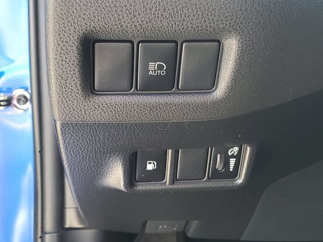 Used 2019 Toyota C-HR XLE FWD image 8