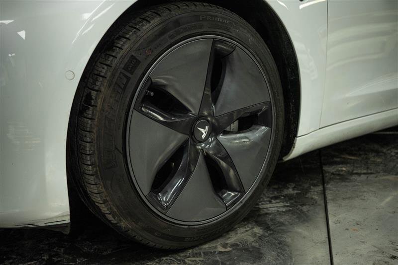 Used 2018 Tesla Model 3 Long Range image 3