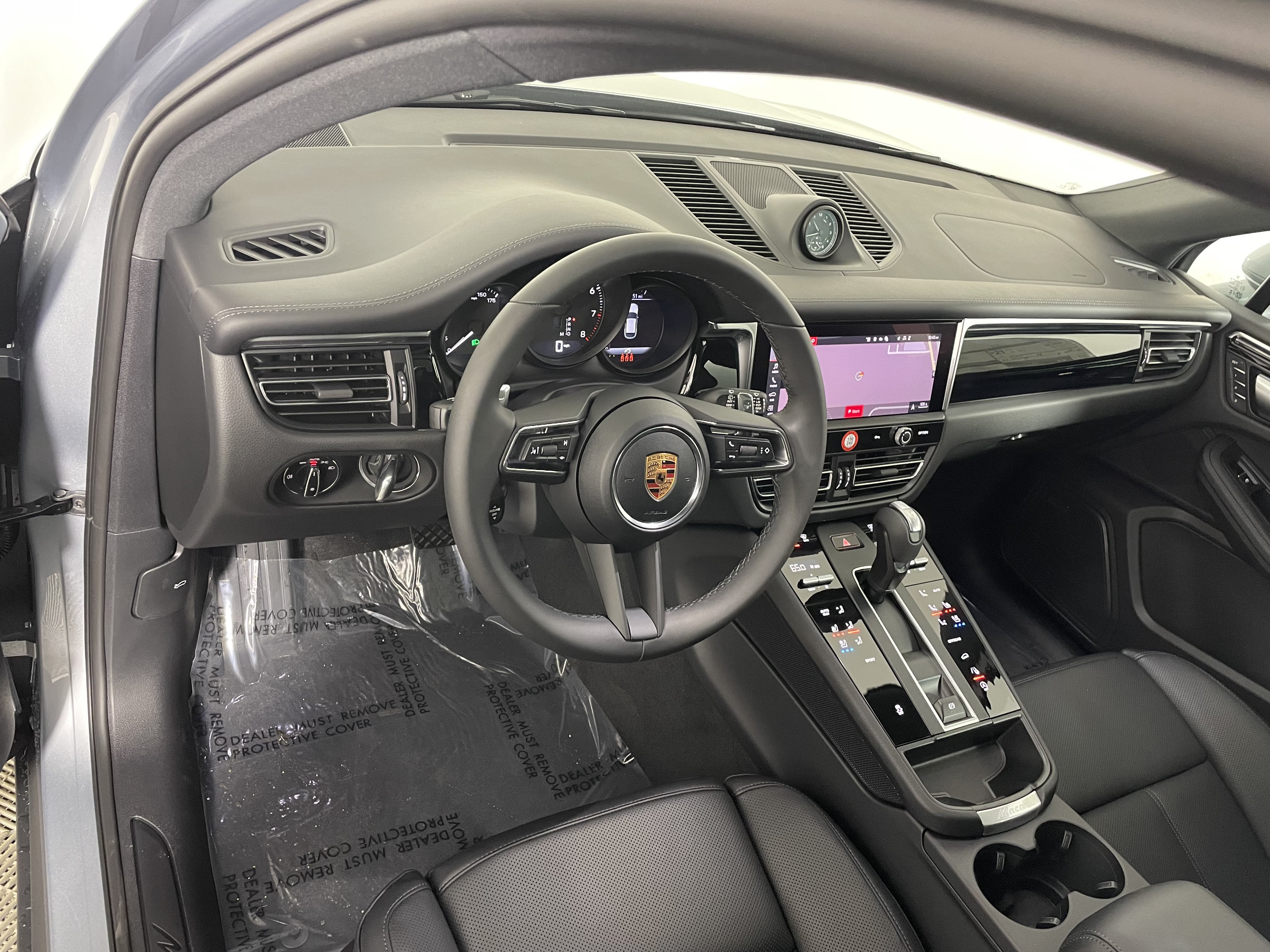 Certified 2026 Porsche Macan AWD/4WD image 4