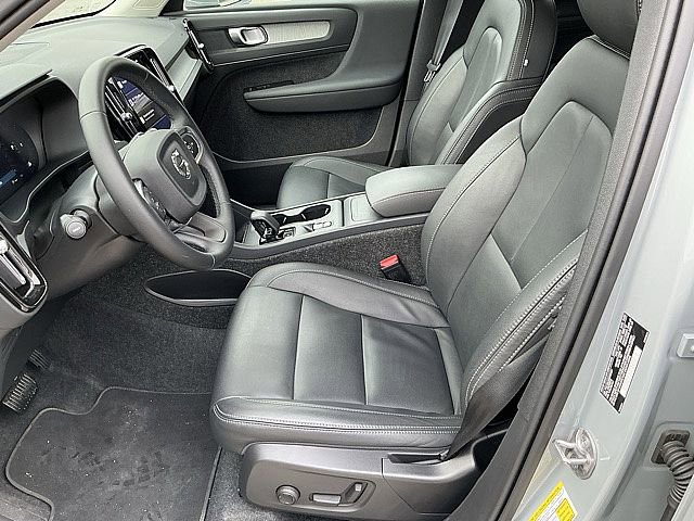 Certified 2025 Volvo XC40 B5 Core image 15