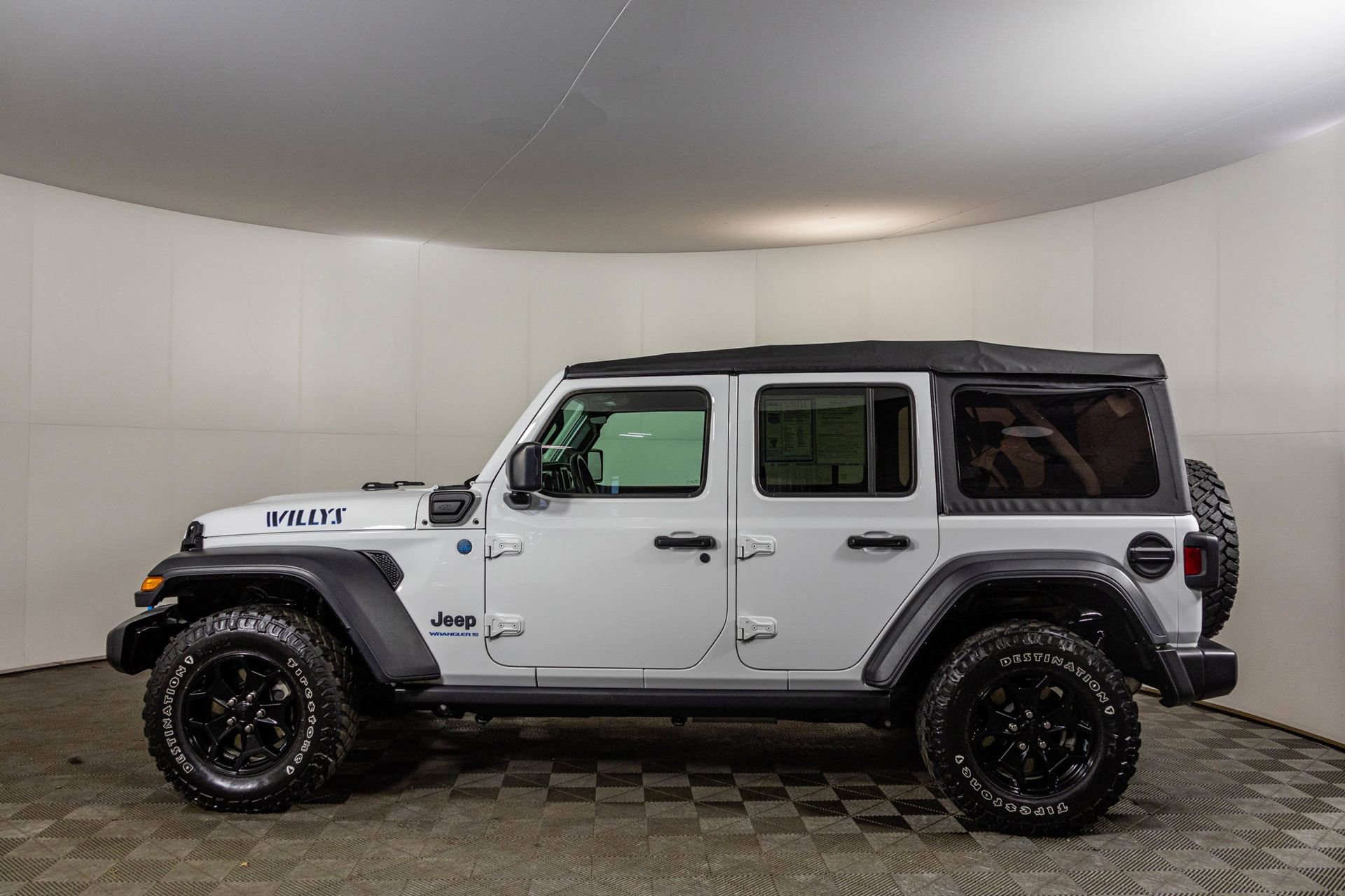 Used 2023 Jeep Wrangler Unlimited w/ Cold Weather Group image 19