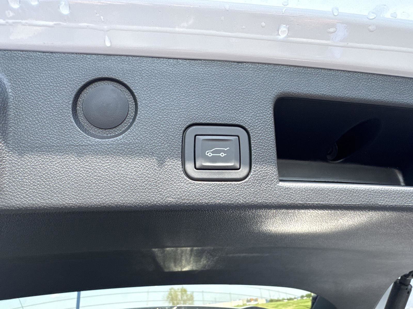 Used 2026 Chevrolet Equinox ACTIV w/ Convenience Package III FWD image 13