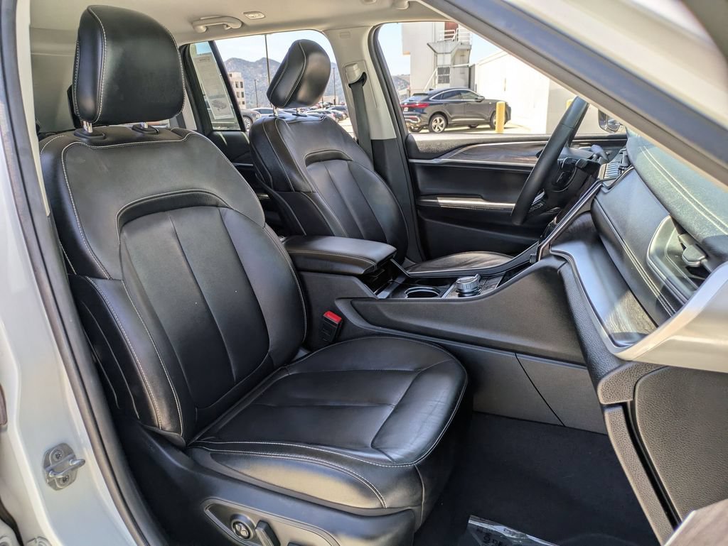 Used 2023 Jeep Grand Cherokee Limited AWD/4WD image 28