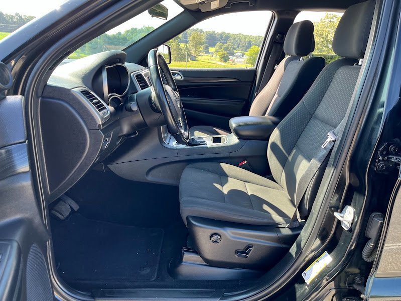 Used 2020 Jeep Grand Cherokee Laredo image 7