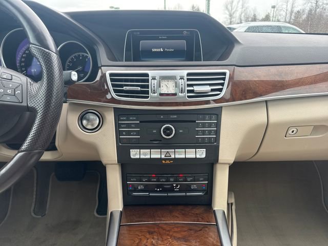 Used 2016 Mercedes-Benz E 350 4MATIC Sedan image 22