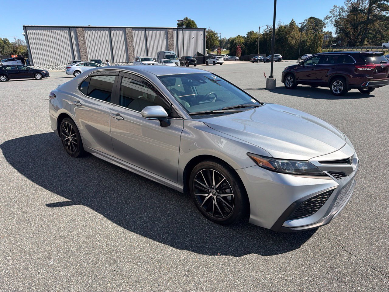 Used 2022 Toyota Camry SE FWD image 11