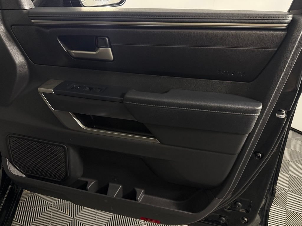 Used 2025 Toyota Sequoia 4WD image 31