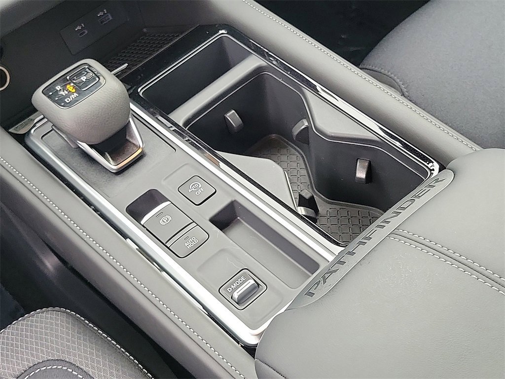 New 2025 Nissan Pathfinder SV image 10