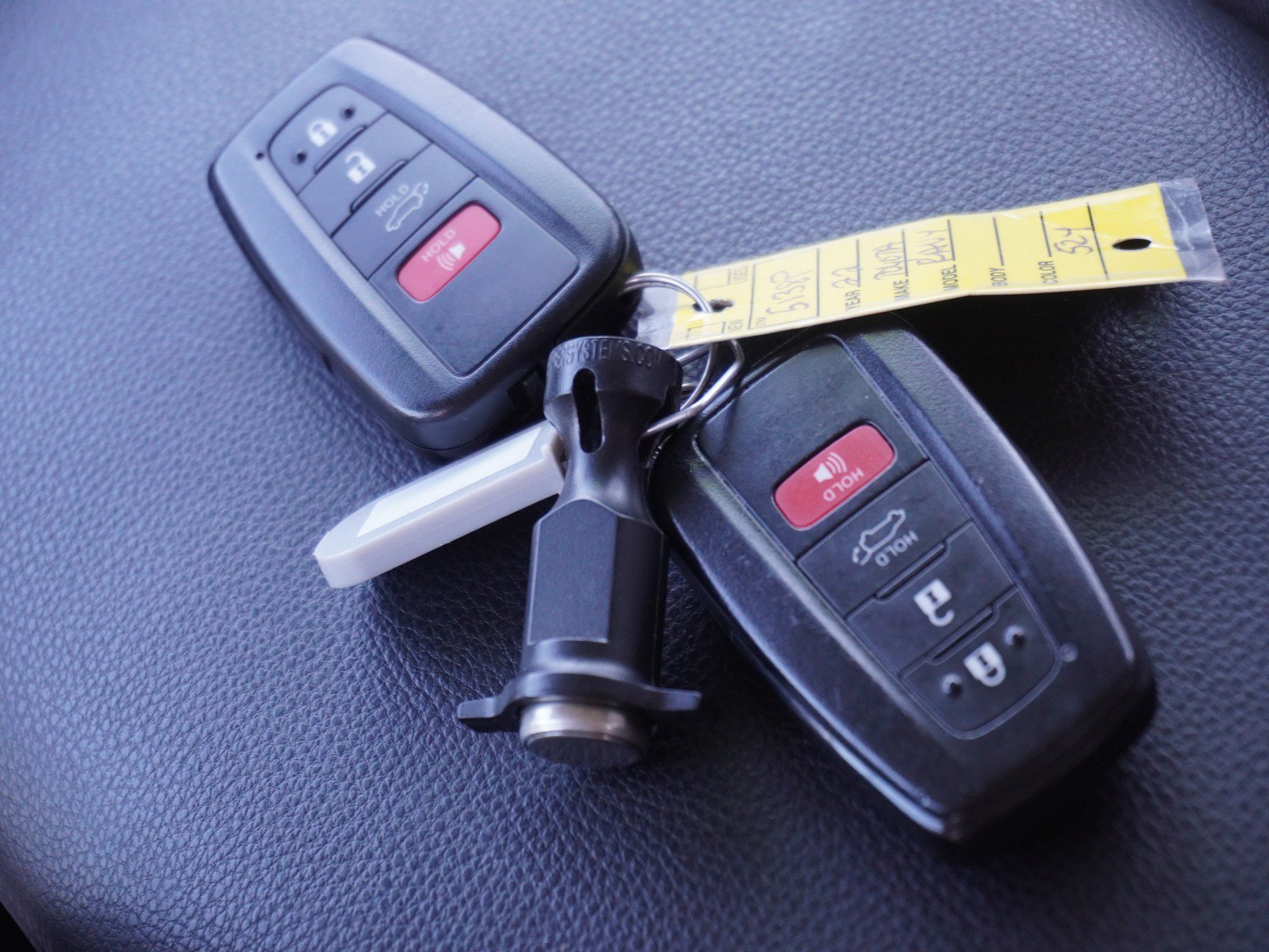 Used 2022 Toyota RAV4 XLE w/ Convenience Package FWD image 18