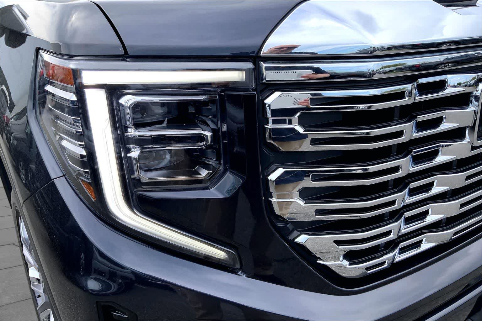 Used 2023 GMC Sierra 1500 Denali w/ Denali Reserve Package AWD/4WD image 25