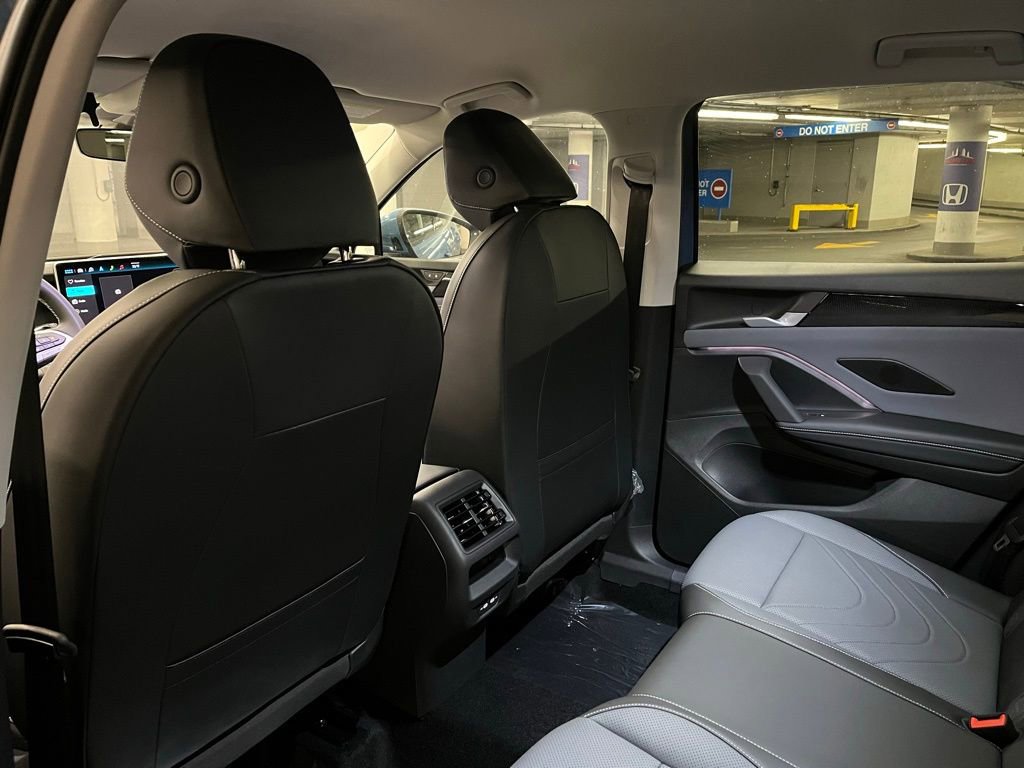 New 2025 Volkswagen Tiguan SE R-Line image 23