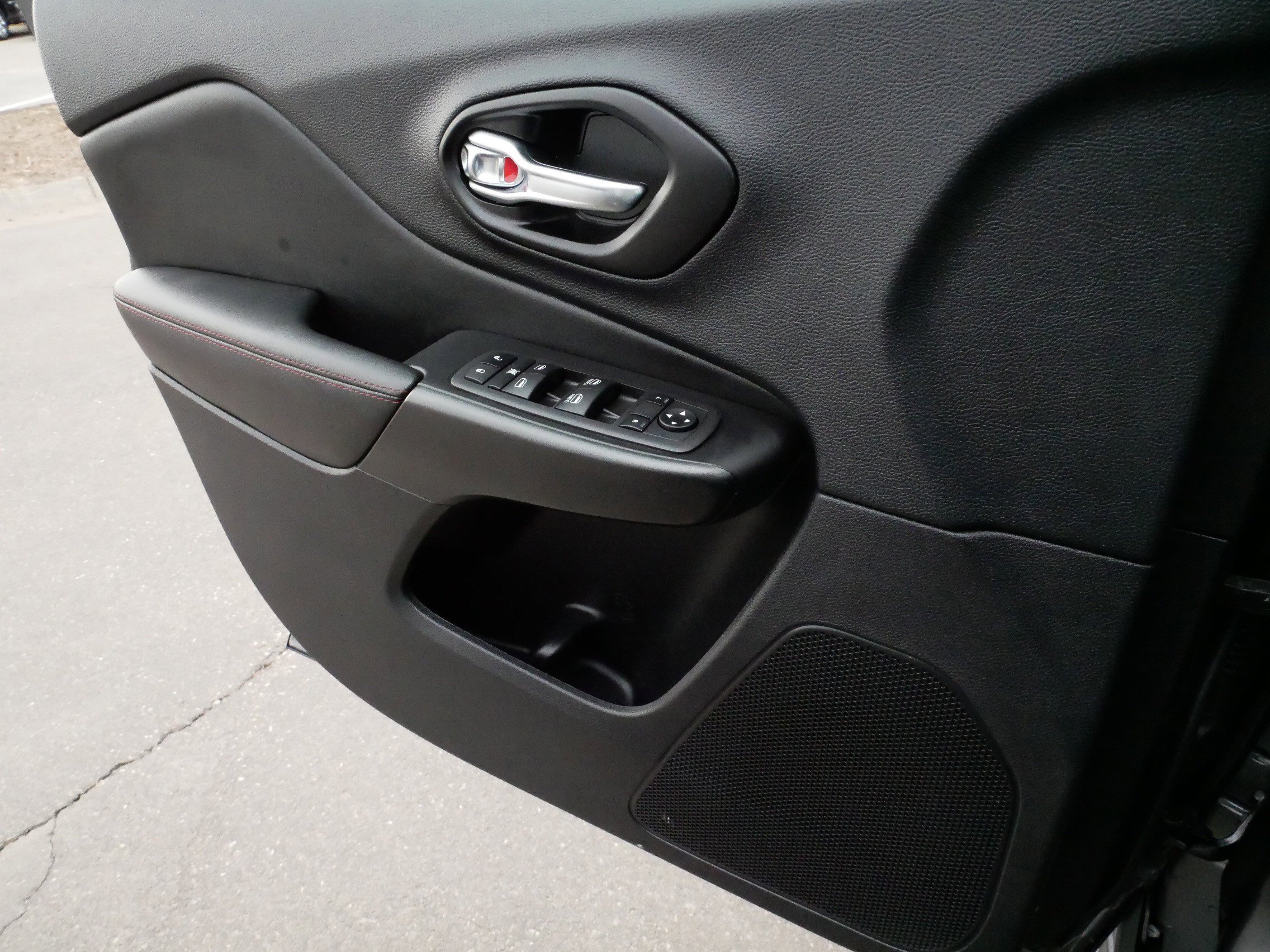 Used 2022 Jeep Cherokee Trailhawk w/ Technology Group B image 28