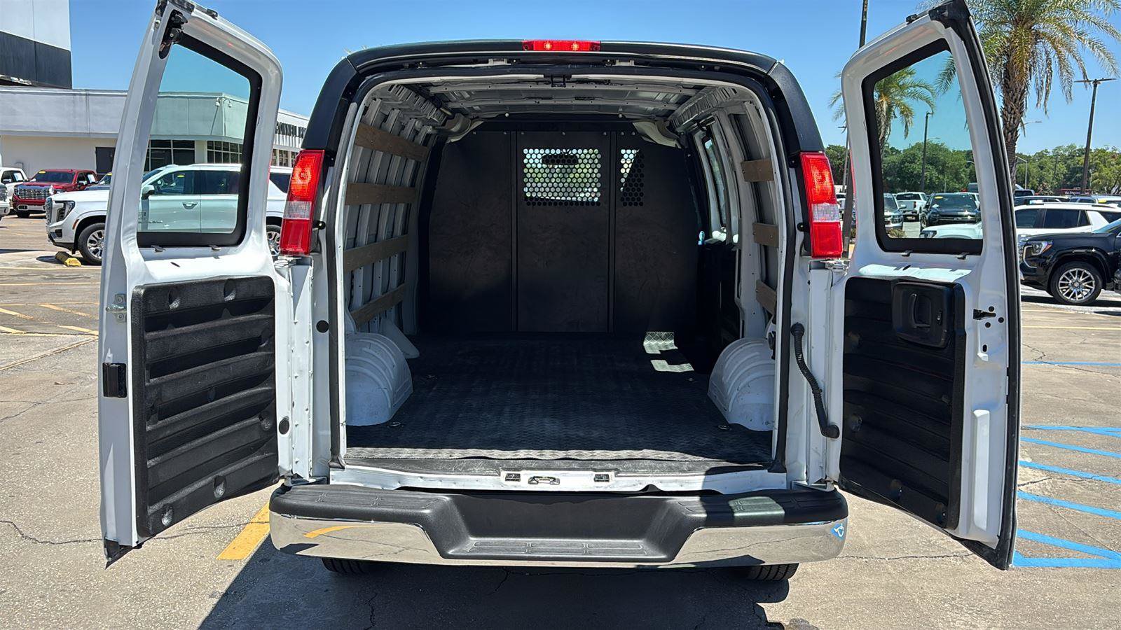Used 2024 Chevrolet Express 2500 w/ Driver Convenience Package RWD image 15