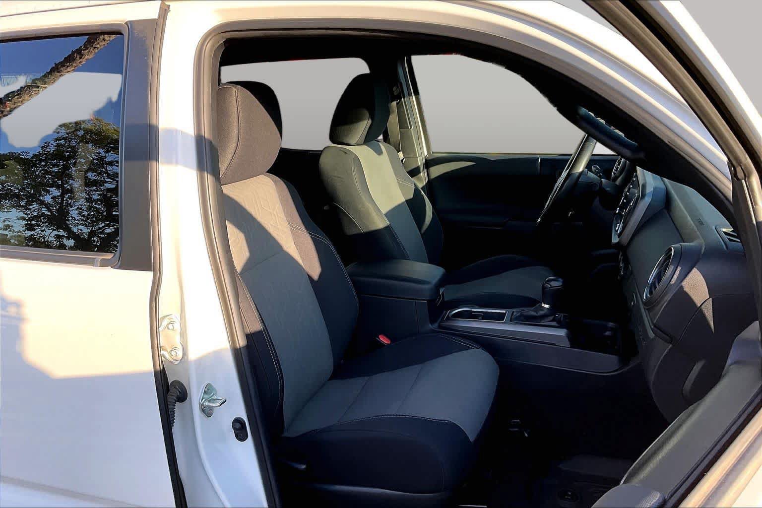 Used 2022 Toyota Tacoma TRD Sport w/ Technology Package RWD image 8