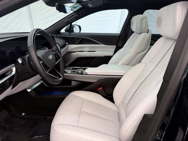 Used 2025 Cadillac Lyriq Luxury w/ LPO, Floor Liner Package AWD/4WD image 14