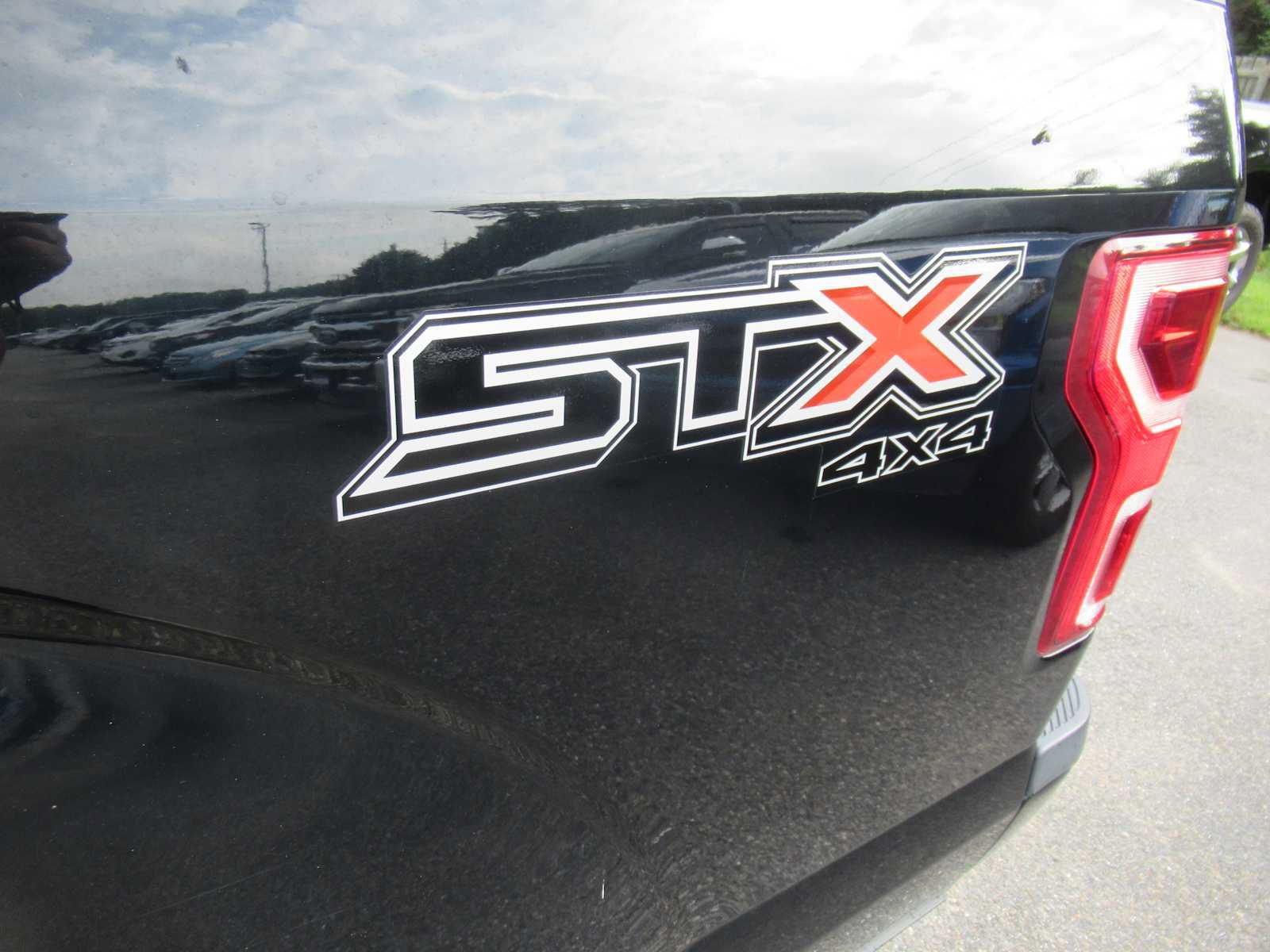 Used 2018 Ford F150 XL w/ Equipment Group 101A Mid AWD/4WD image 13