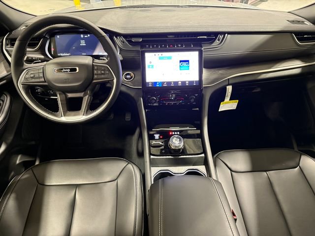 New 2025 Jeep Grand Cherokee Limited w/ Black Appearance Package image 16