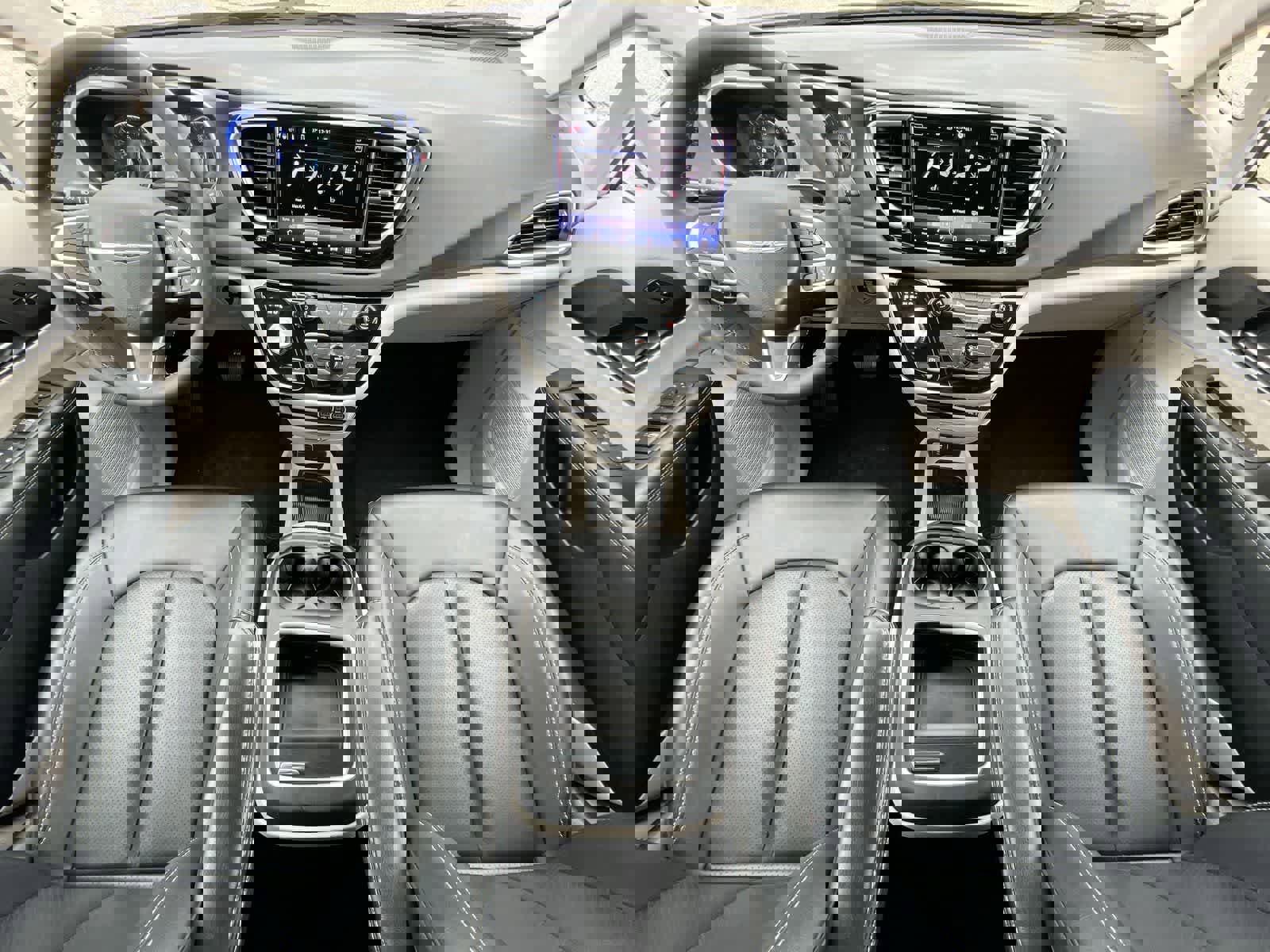 Used 2023 Chrysler Pacifica Touring-L image 15