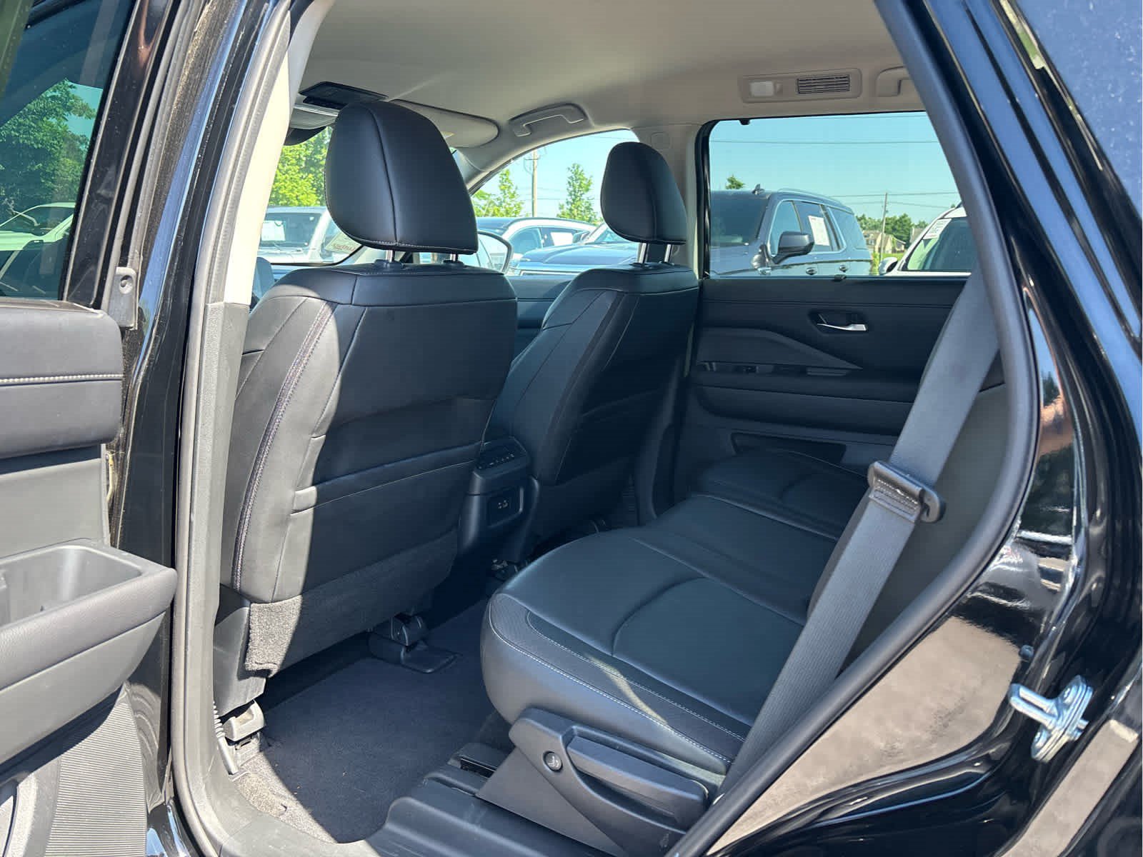 Used 2025 Nissan Pathfinder SL AWD/4WD image 5