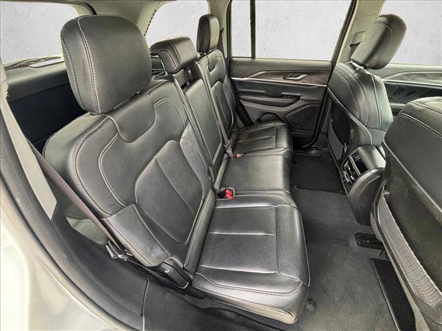 Used 2023 Jeep Grand Cherokee Limited image 21