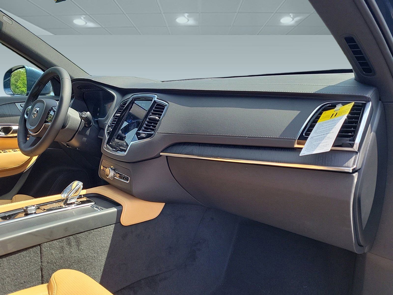 New 2024 Volvo XC90 T8 Ultimate w/ Protection Package Premier image 32