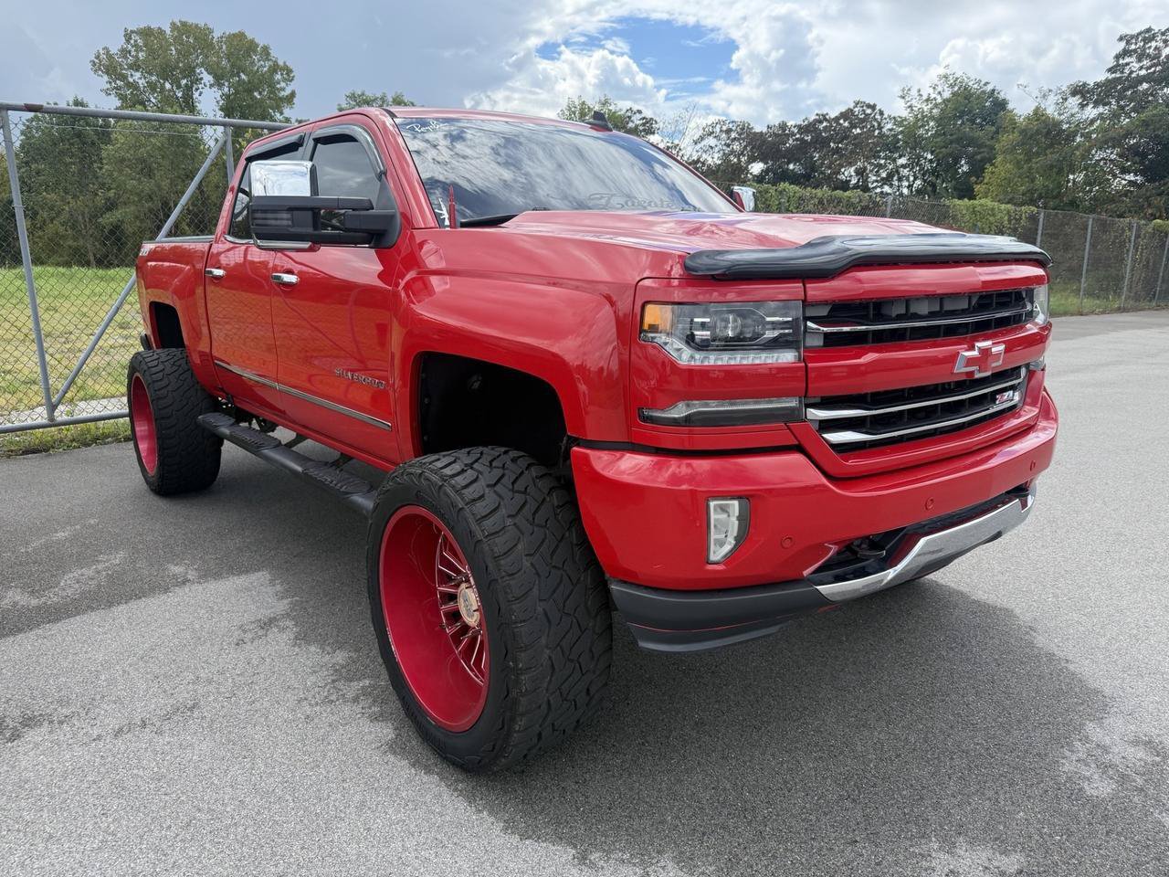 Used 2017 Chevrolet Silverado 1500 LTZ Z71 w/ LTZ Plus Package AWD/4WD image 2