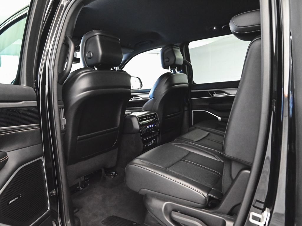 Used 2025 Jeep Wagoneer 4WD image 33