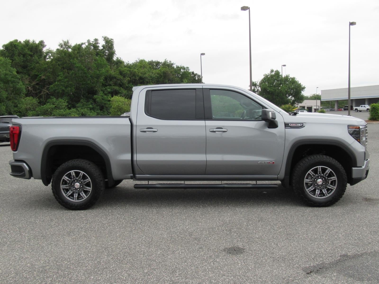 Used 2024 GMC Sierra 1500 AT4 AWD/4WD image 2