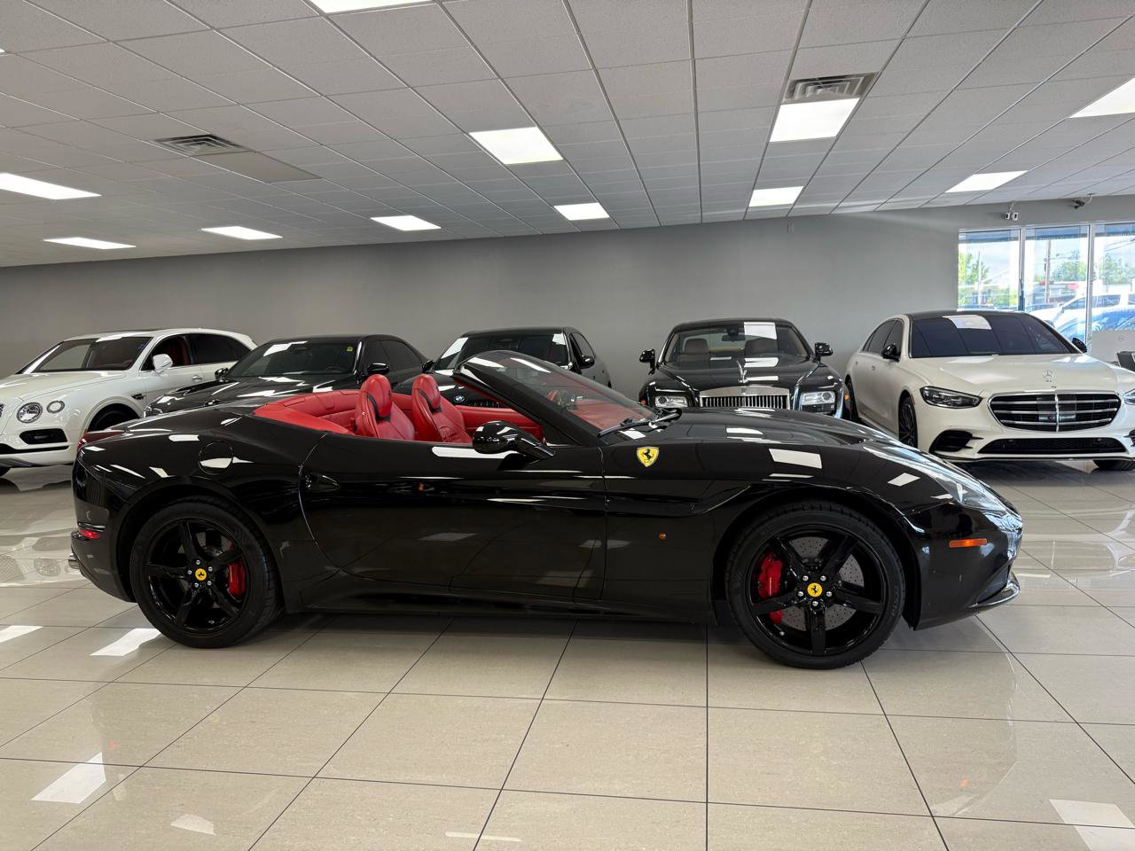 Used 2015 Ferrari California T RWD image 8