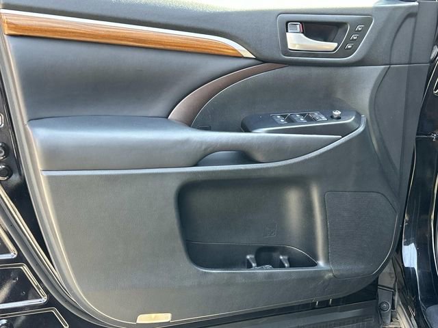 Used 2017 Toyota Highlander Limited image 18