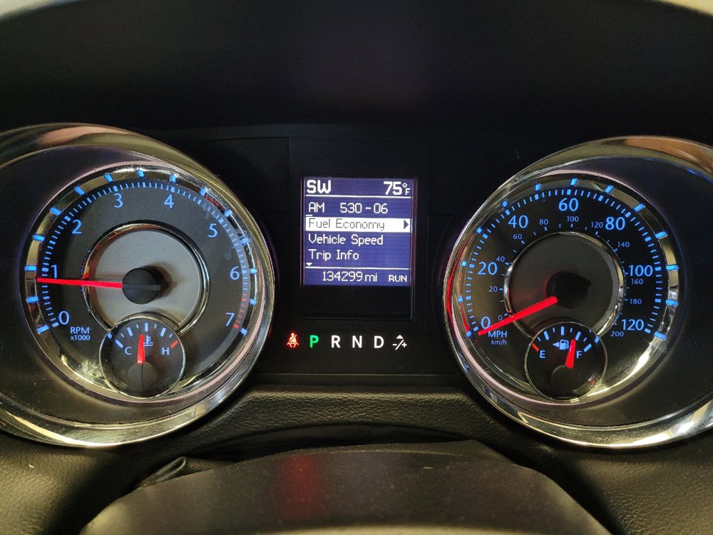 Used 2016 Chrysler Town & Country Touring w/ Driver Convenience Group FWD image 23