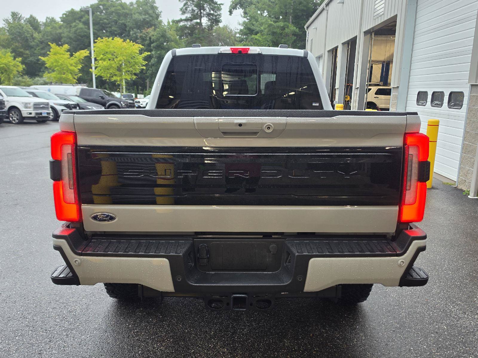 Used 2026 Ford F350 Platinum w/ Tremor Off-Road Package AWD/4WD image 4