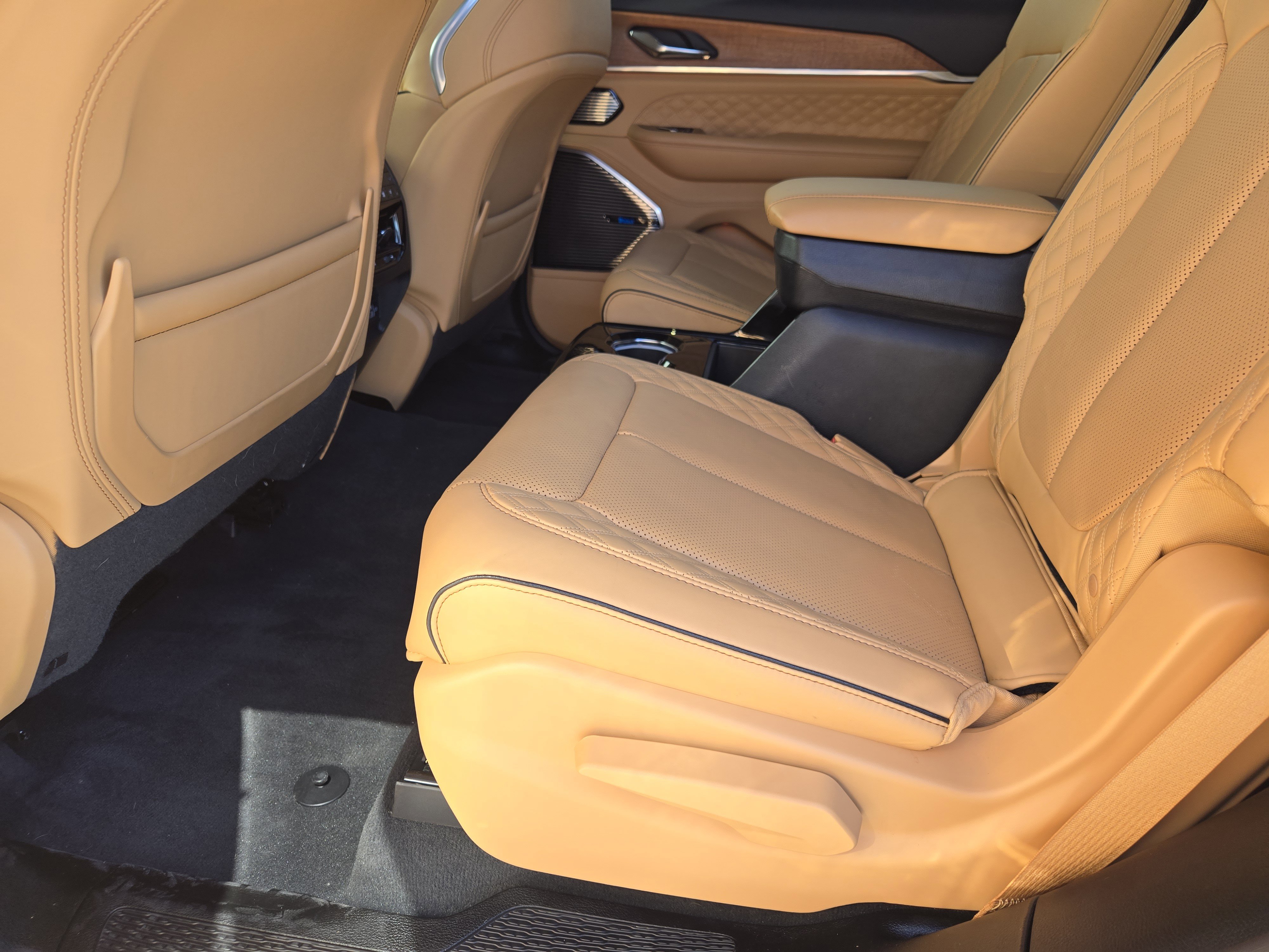 Used 2024 Jeep Grand Cherokee L Summit image 33