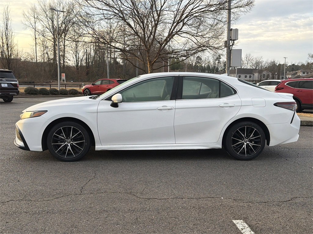 Used 2022 Toyota Camry SE image 8