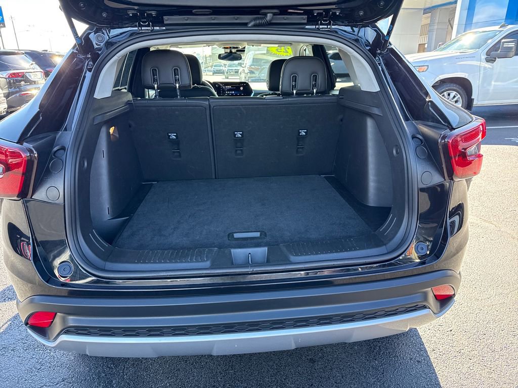 Used 2025 Chevrolet Trax LT w/ LT Convenience Package image 26